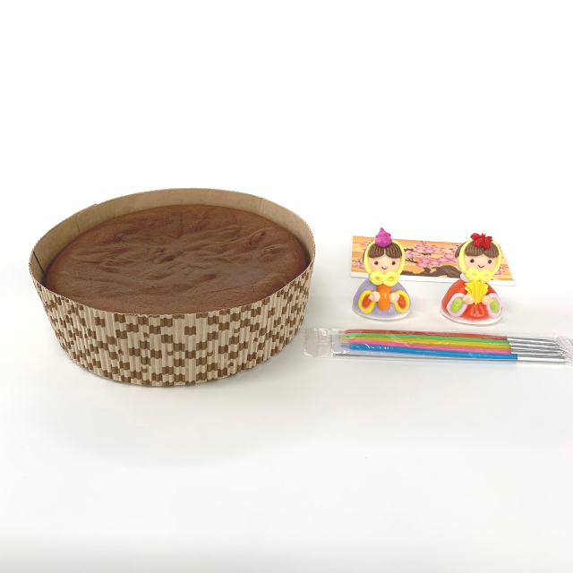 チョコスポンジケーキのオーナメント付き